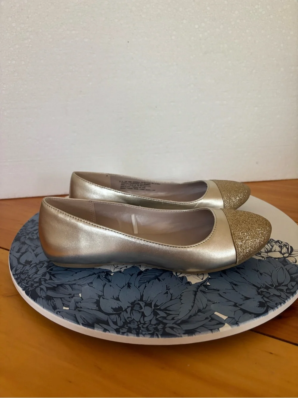 The Children’s Place Gold Glitter Ballet Flats Girls 4